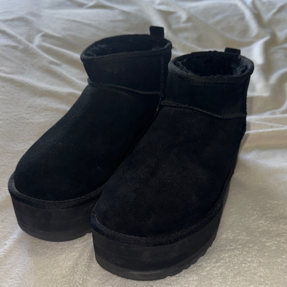 Ugg platform boots Black Platform Suede Winter Ankle Boots - Women